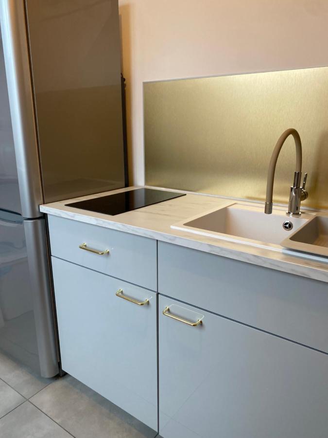 New Life Apartment Next To Metro Station Варшава Екстериор снимка