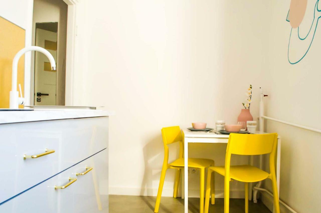 New Life Apartment Next To Metro Station Варшава Екстериор снимка