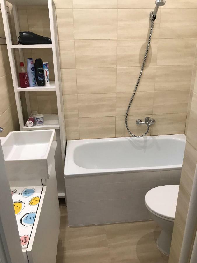 New Life Apartment Next To Metro Station Варшава Екстериор снимка